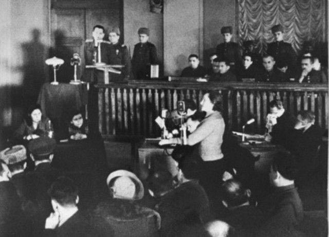 Dina Pronicheva survivor of Babi Yar massacre testifies during a war crimes trial in Kiev