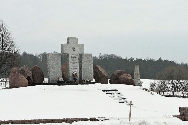 polen huta pieniacka monument bij hruszowice ter ere van upa