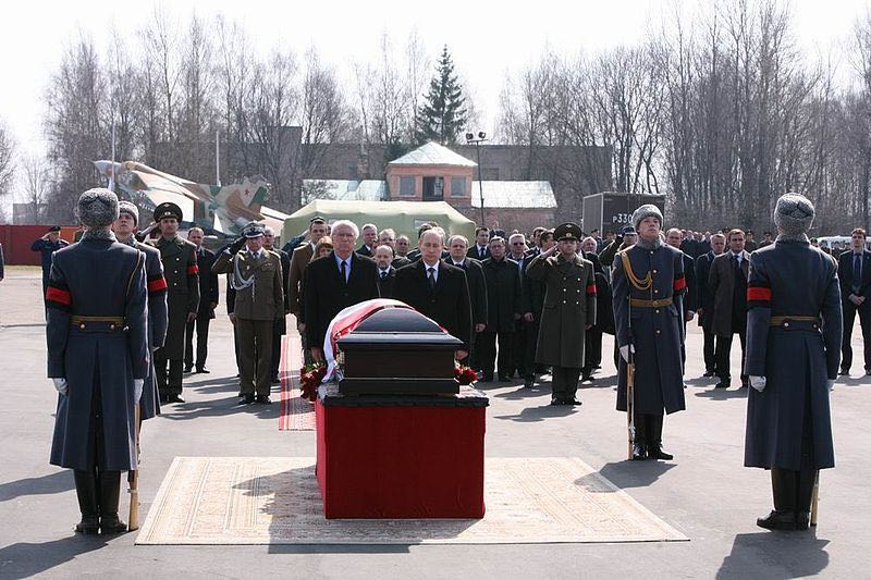 polen poetin doet dode kaczynski uitgeleide