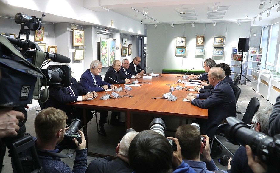 poetin met franse delegatie